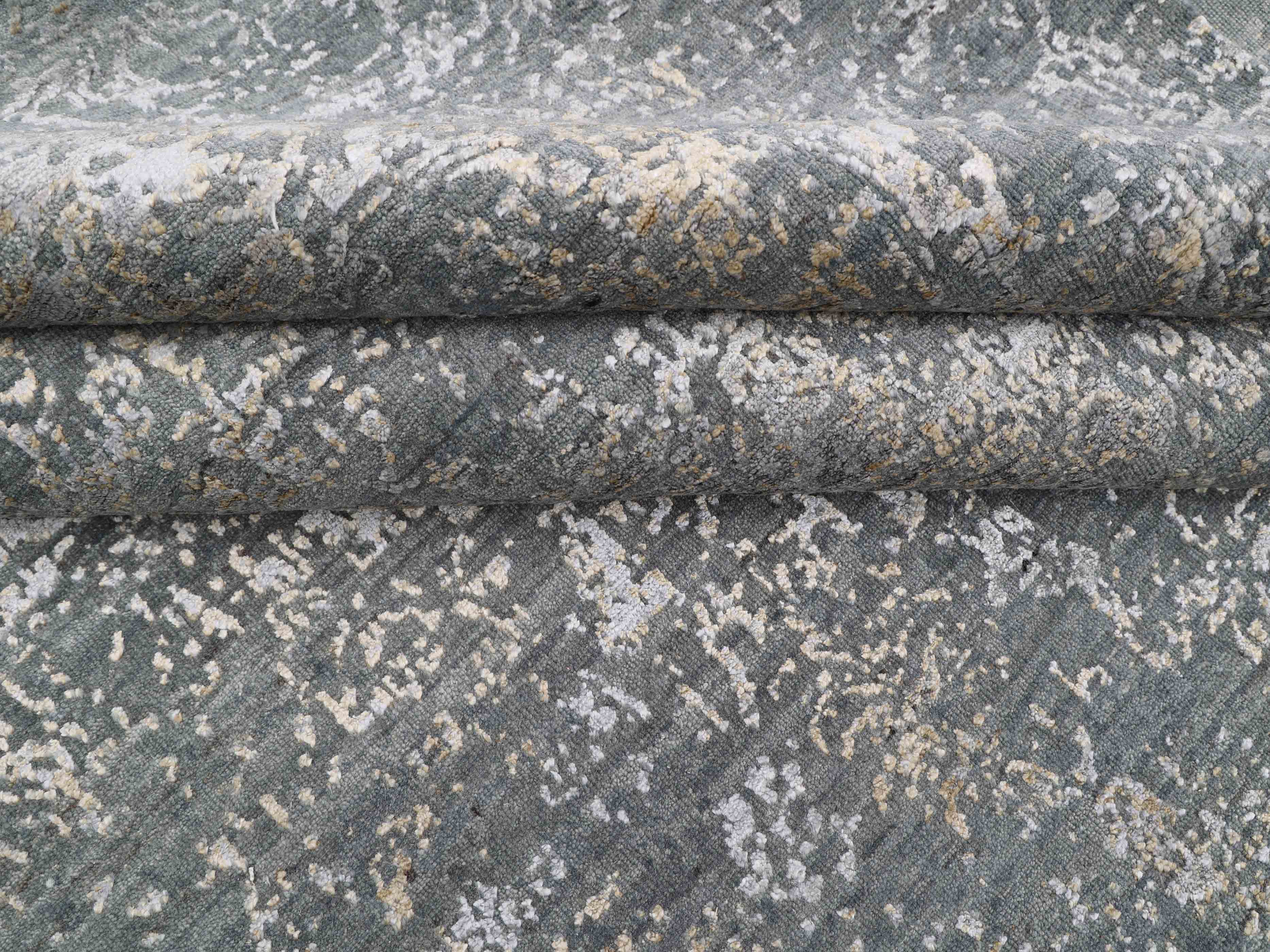 ERUPTION | 9' x 12' FT | TRADITIONAL RUGS | LT. BLUE/GREY COLOR