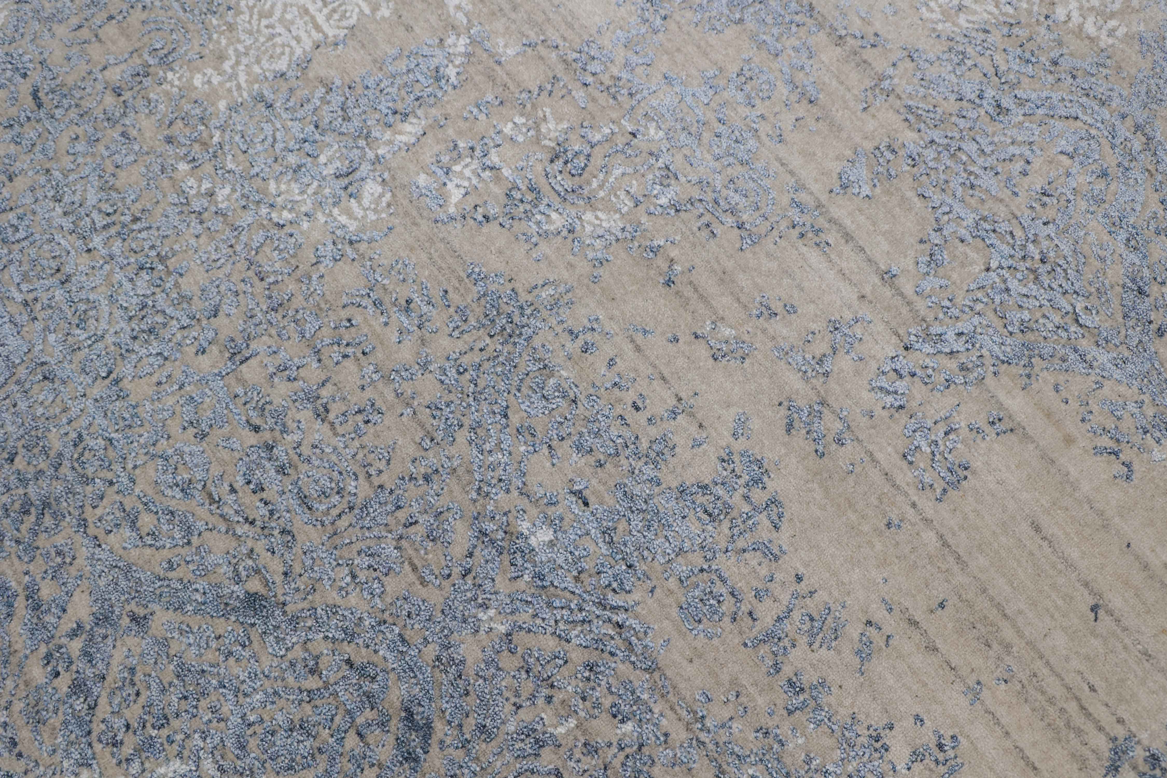 VELANTRA | 9' x 12' FT | TRADITIONAL RUGS | IVORY/BLUE COLOR