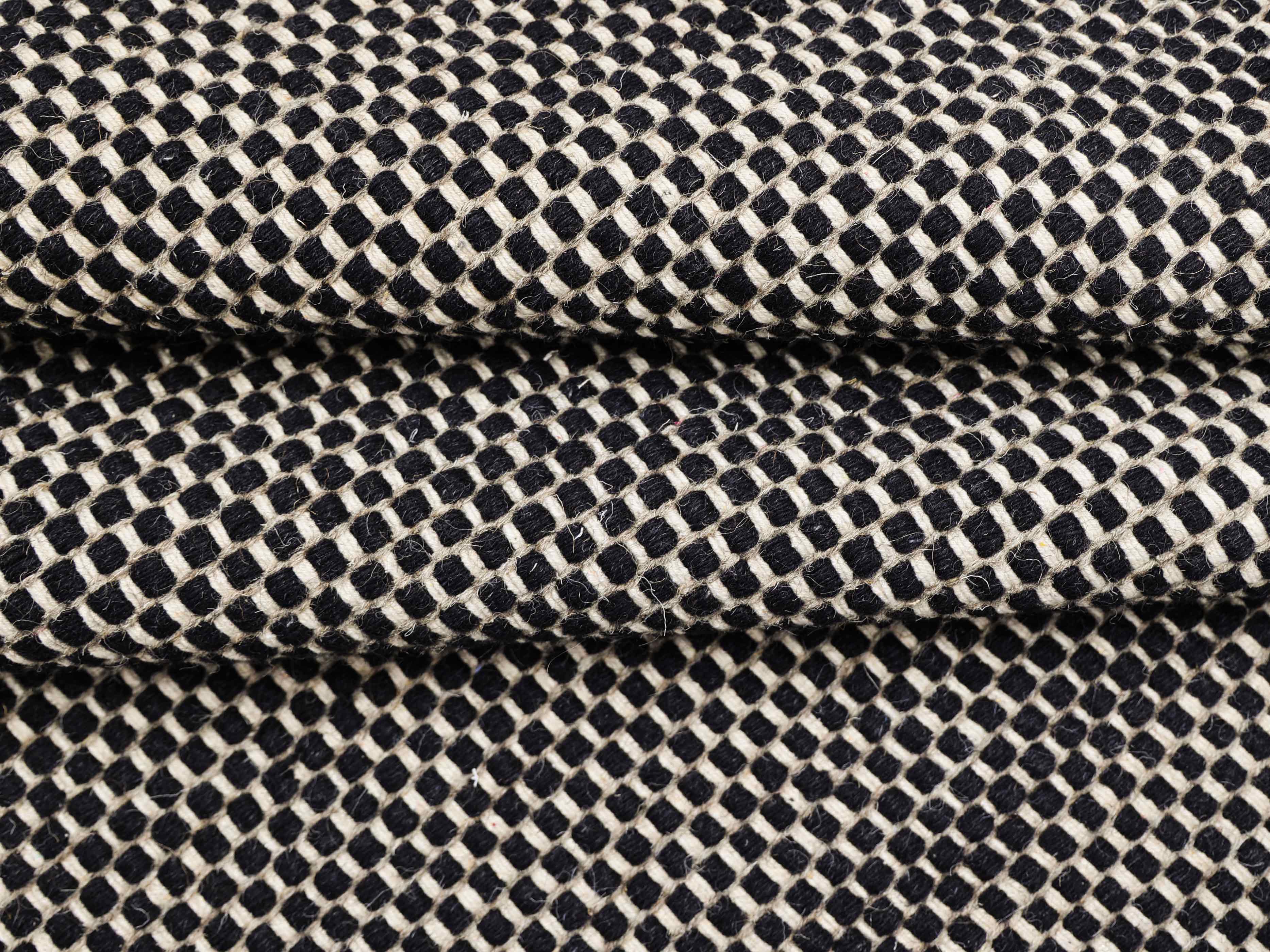 ECCENTRIC | 5'6" x 8'2" FT | MODERN RUGS | BLACK COLOR