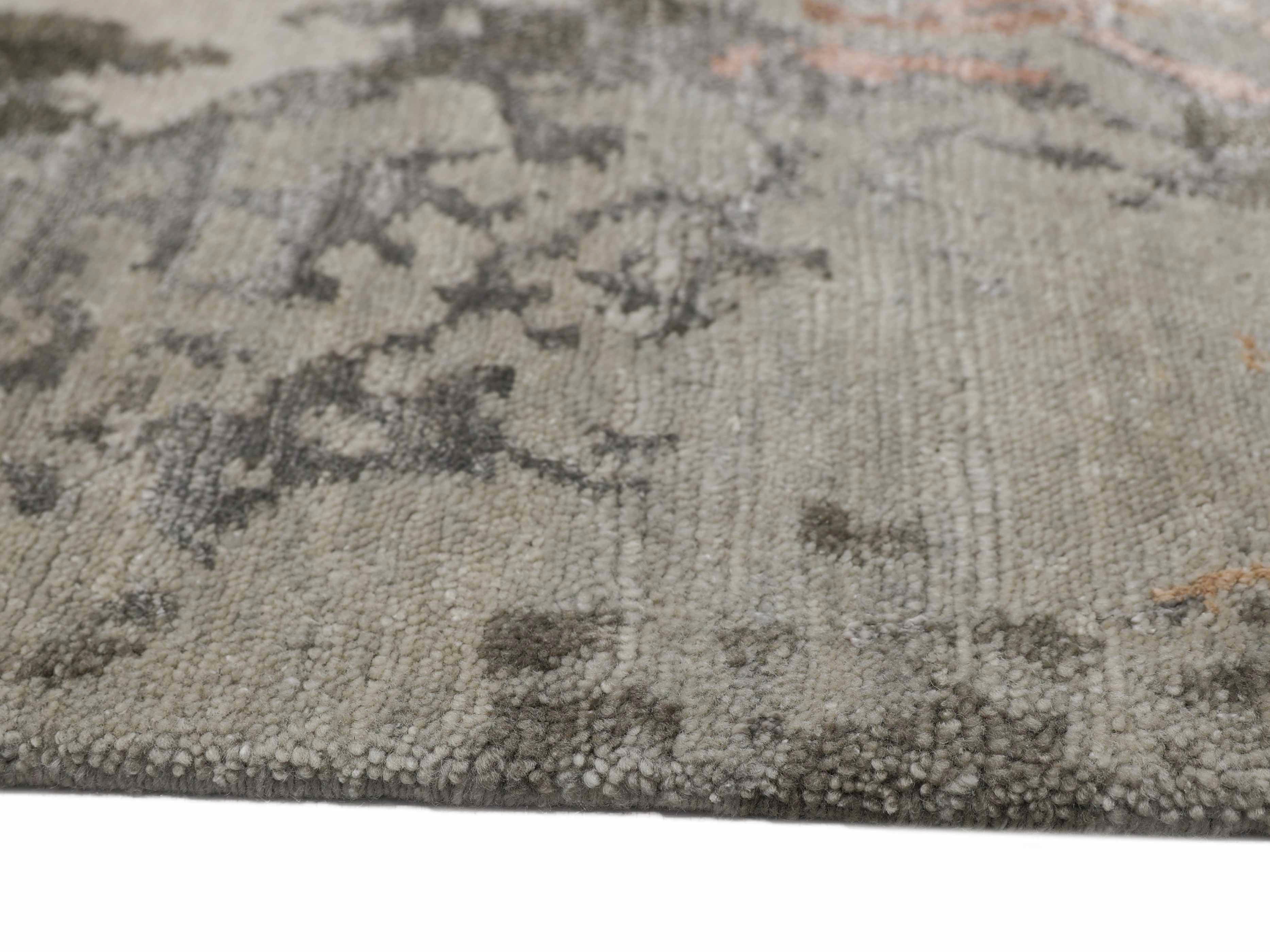 QUAGMIRE | 5'6" x 8' FT | MODERN RUGS | IVORY GREY COLOR