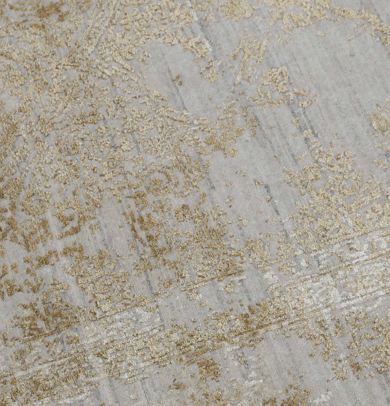 DUST OF ROYALTY | 6' x 9' FT | TRADITIONAL RUGS | BEIGE/GOLD COLOR