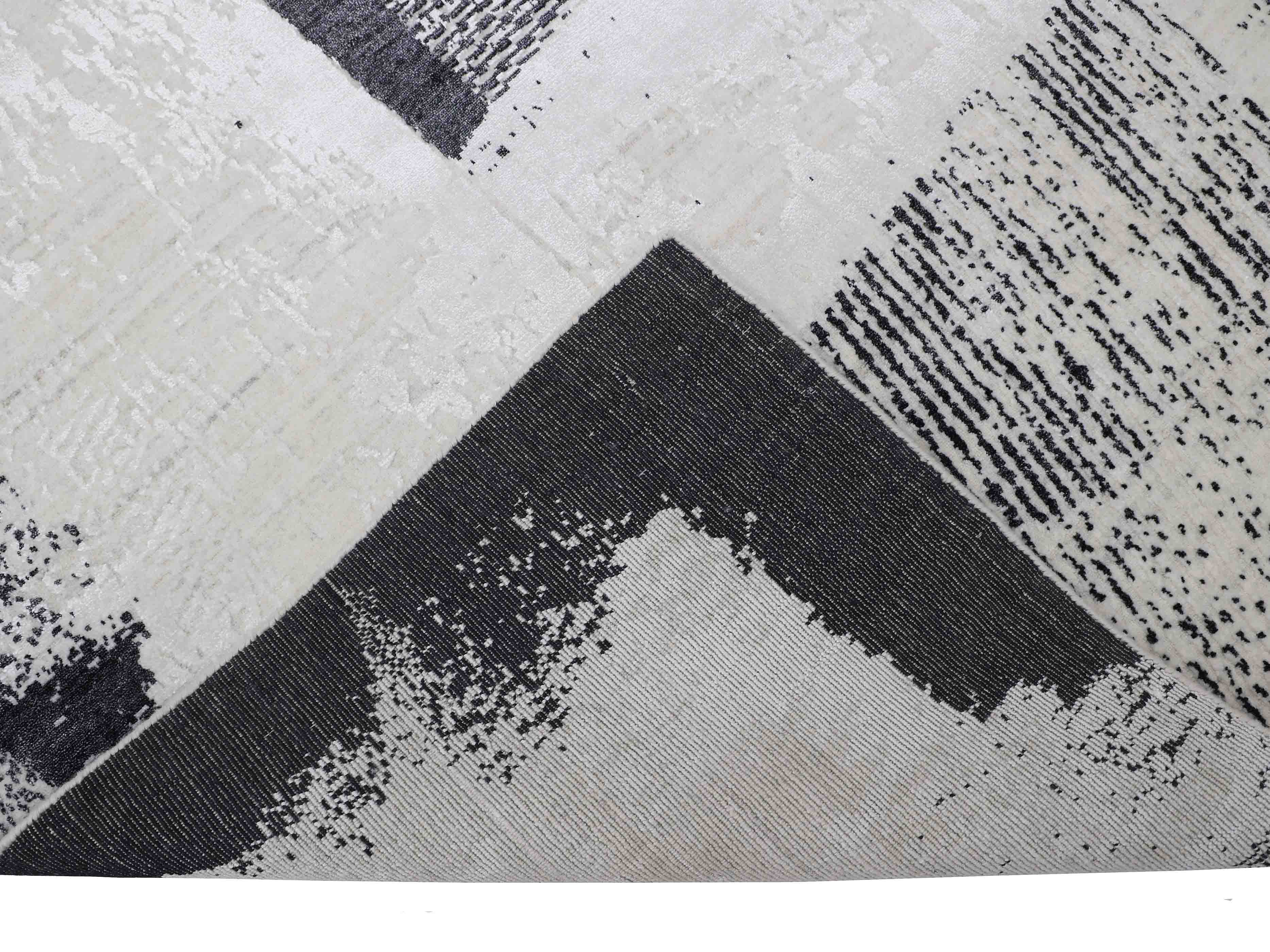 KLARA | 4' x 6' FT | MODERN RUGS | BLACK/WHITE COLOR