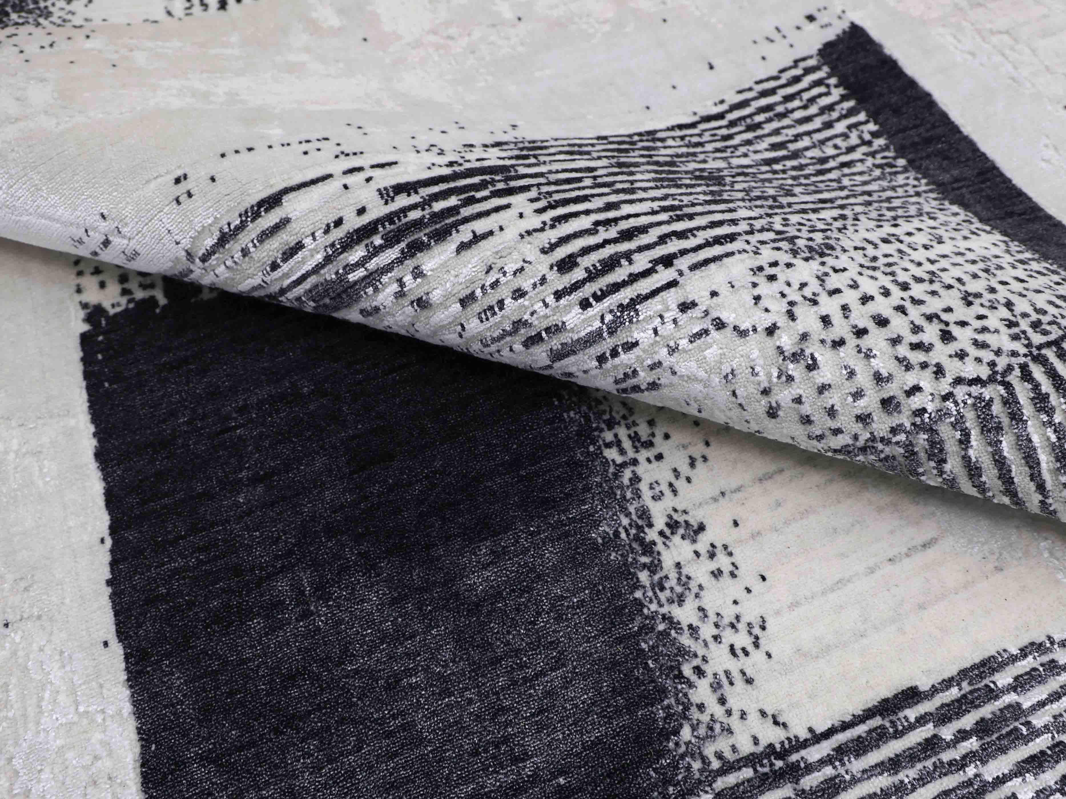 KLARA | 4' x 6' FT | MODERN RUGS | BLACK/WHITE COLOR