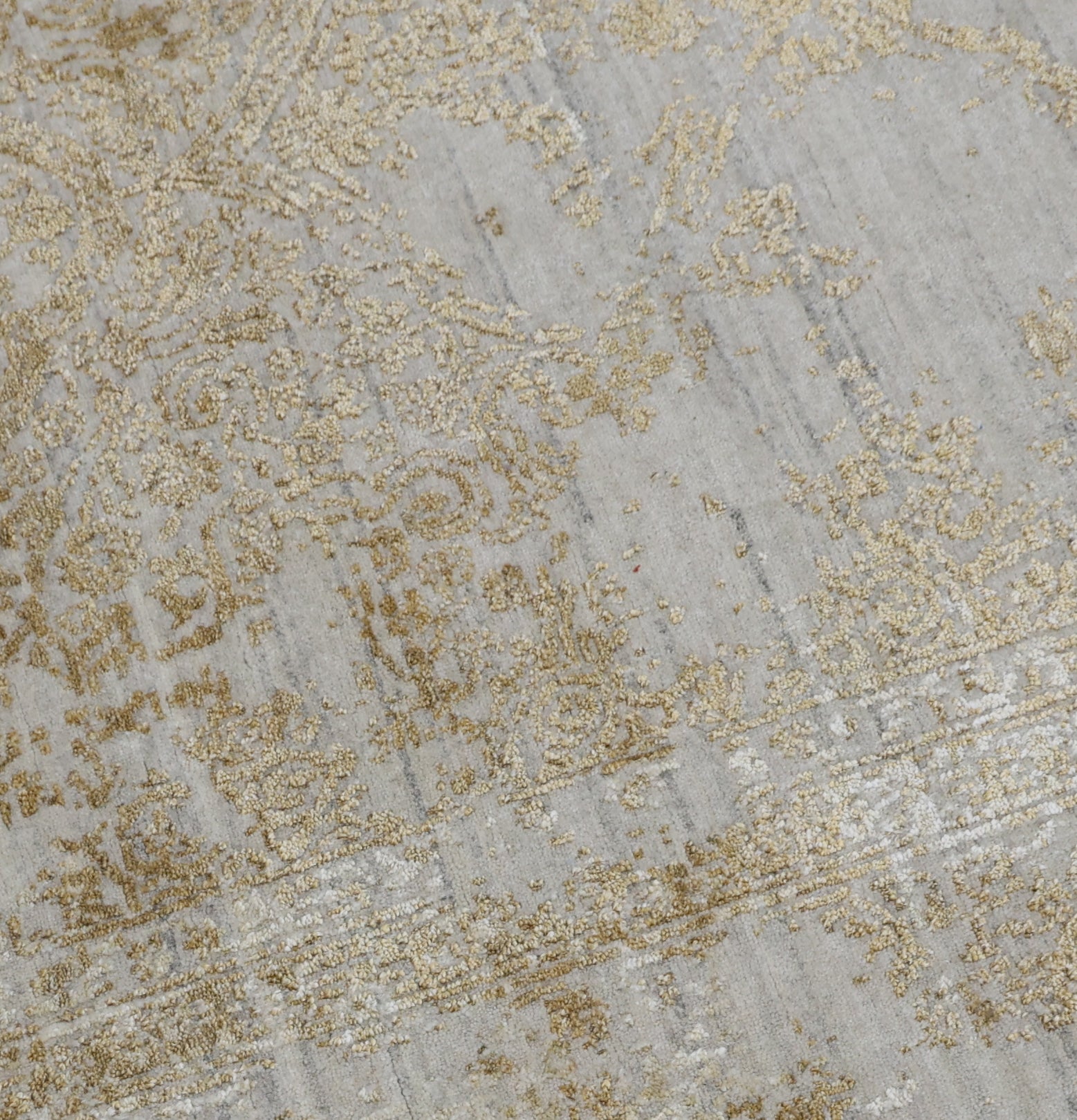DUST OF ROYALTY | 6' x 9' FT | TRADITIONAL RUGS | BEIGE/GOLD COLOR