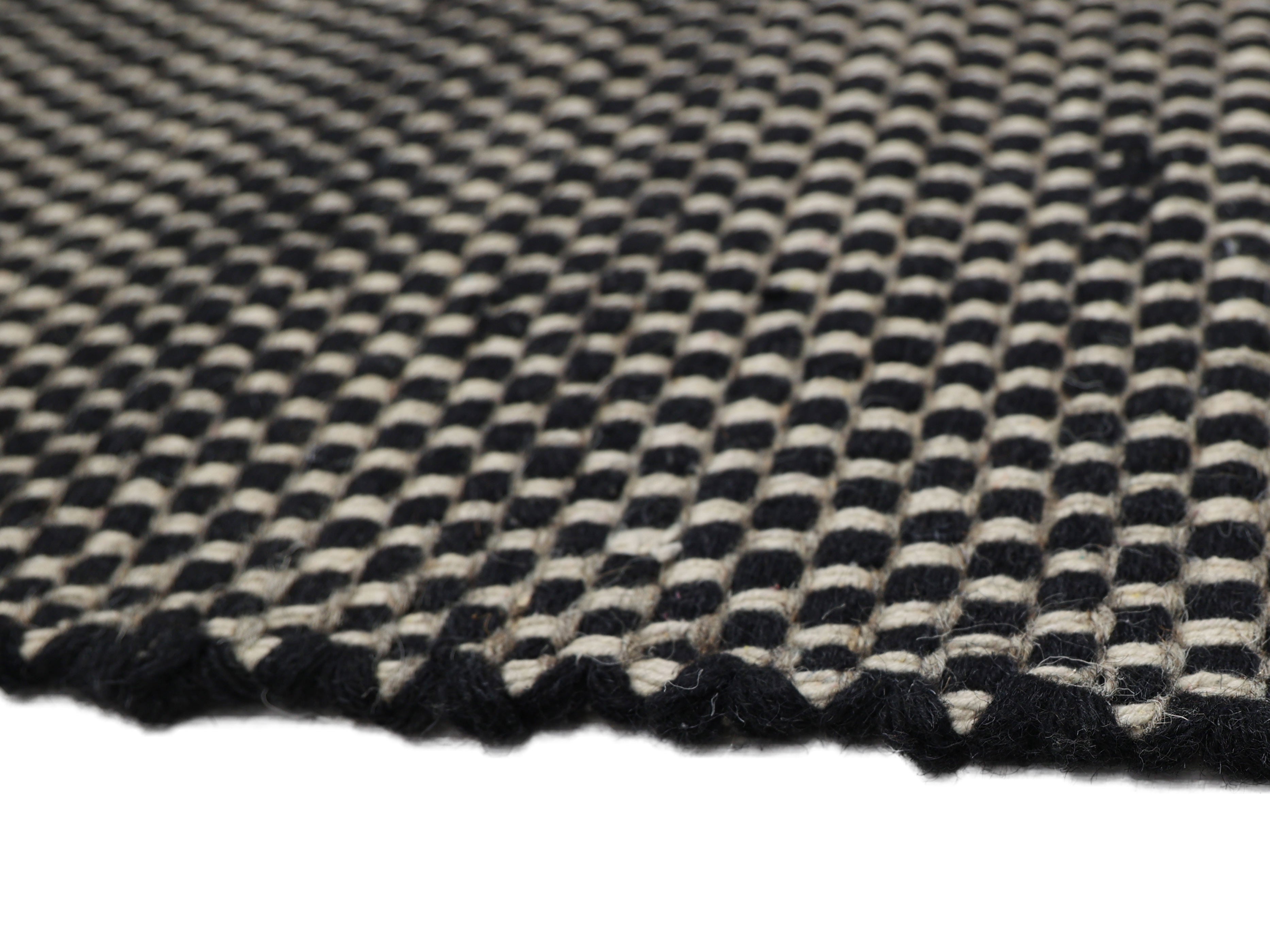 ECCENTRIC | 5'6" x 8'2" FT | MODERN RUGS | BLACK COLOR